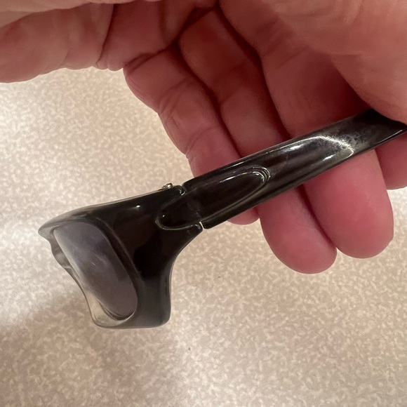 Bakugan themed sunglasses childrenThey have small scuff & Oakley look alike pair - Picture 12 of 12